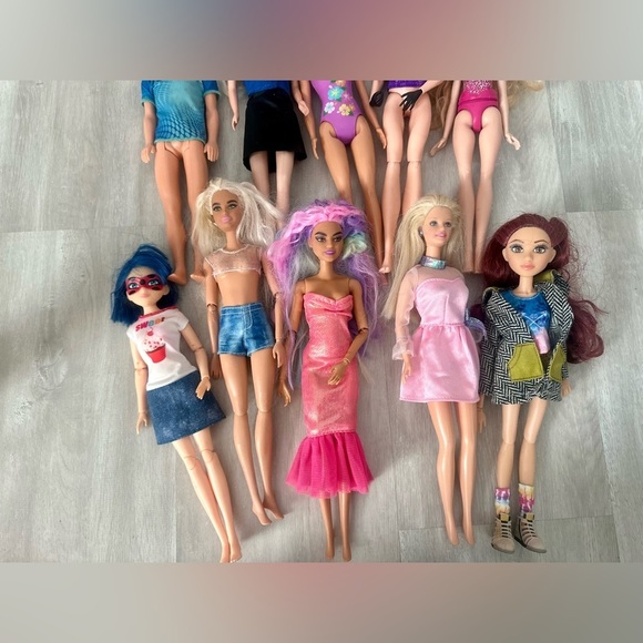 Assorted Fashion Dolls Disney Random Barbie Doll Lot Used - Picture 4 of 4